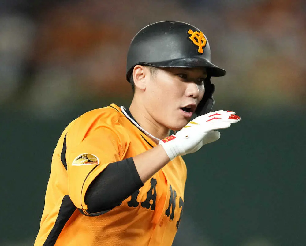 巨人が反撃開始！　頼れる主将・坂本の19試合ぶり一発はバックスクリーンへ　ガッツポーズも出た！