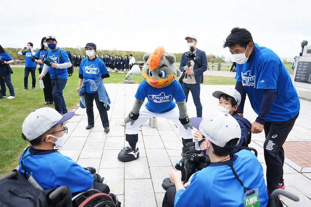 日本ハム・稲葉SCOがウォーキングイベント参加　6万7816円を寄付「意義のある取り組み」