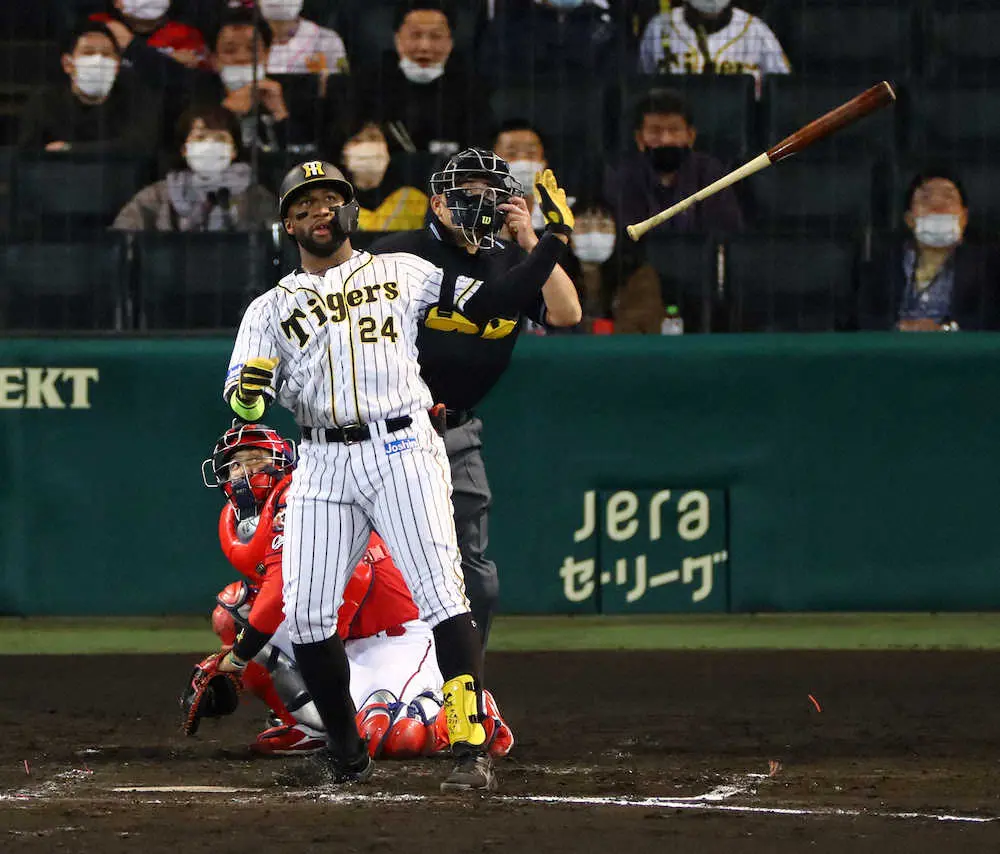 阪神　救いはロハスの一撃　「感触も良かった」甲子園最長の141メートル弾　最終盤での猛打に期待