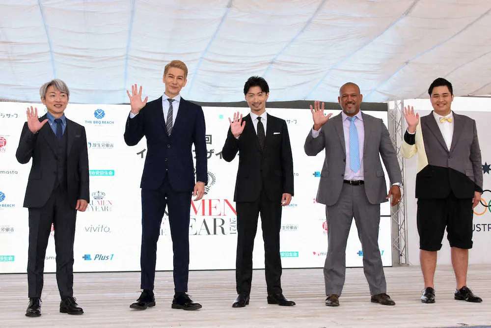 「イクメンオブザイヤー2021」受賞式に出席した（左から）登坂淳一、JOY、MAKIDAI、アレックス・ラミレス、フィッシャーズのンダホ（撮影:田中景子）