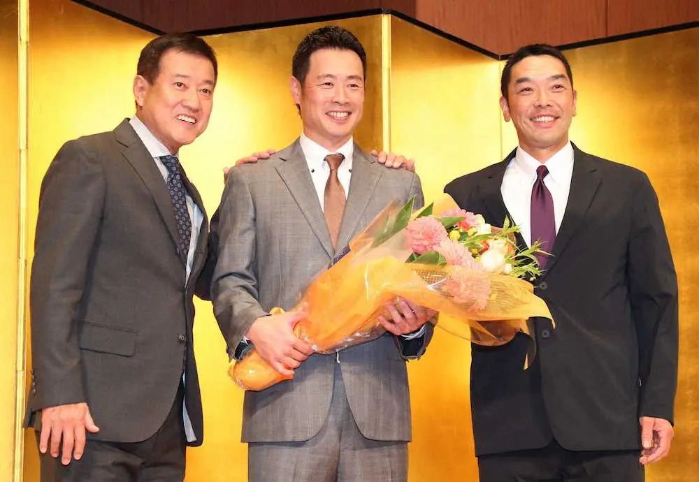 巨人・亀井引退会見　原監督＆阿部コーチが花束贈呈　原監督「ジャイアンツにおいての守り神」