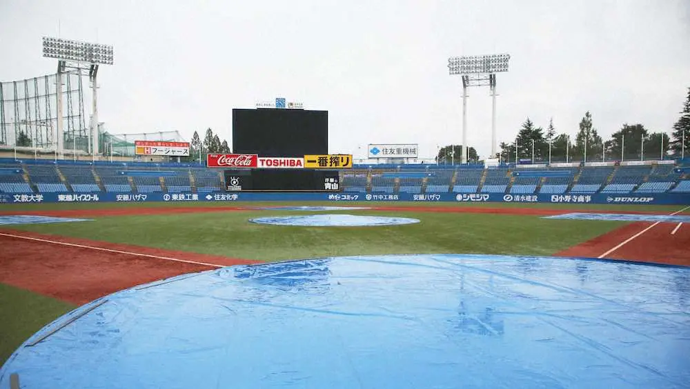 22日のヤクルトー広島戦が雨天中止となった神宮球場（撮影・村上　大輔）