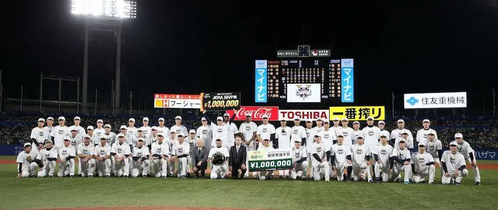 歓喜から一夜明け、神宮球場がヤクルトファンにメッセージ「See　you　Next　Year」