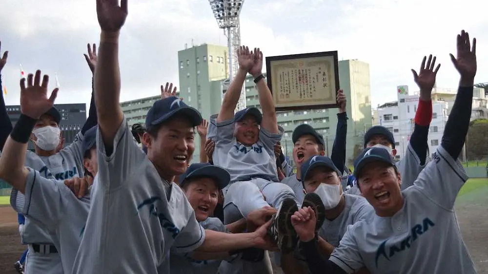 AKIRAが初優勝！完封リレーでライバル・大阪シティ信用金庫に雪辱　スポニチ杯軟式野球