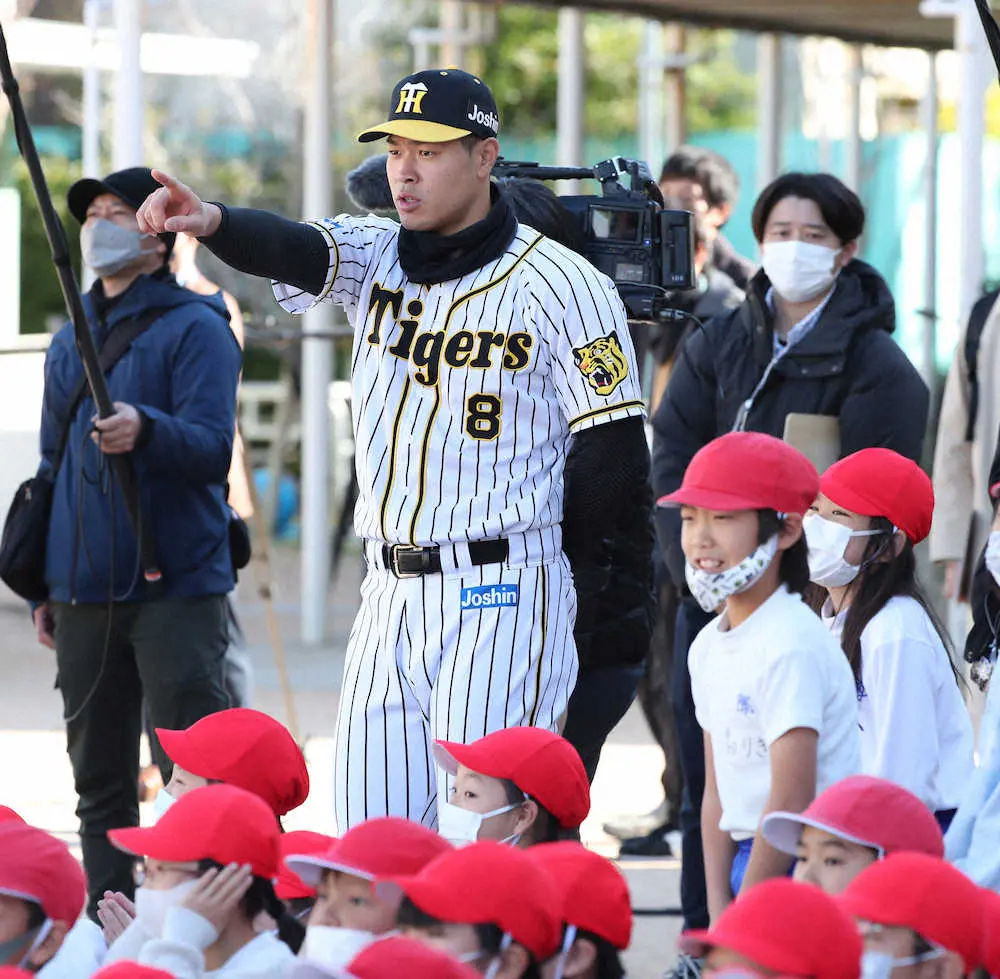 阪神　5選手が西宮市内の小学校を「ゲストティーチャー」として訪問　地元凱旋の佐藤輝は決意新た