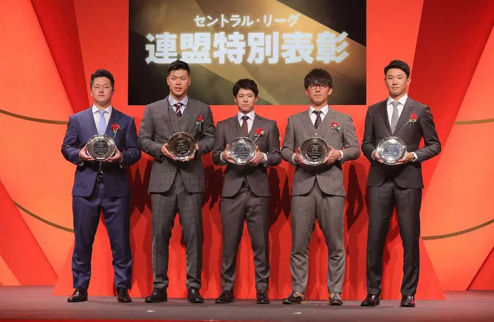 セ・リーグ、史上最多の5選手に新人特別賞　セのハイレベルな新人王争いを象徴　パは伊藤大海が受賞