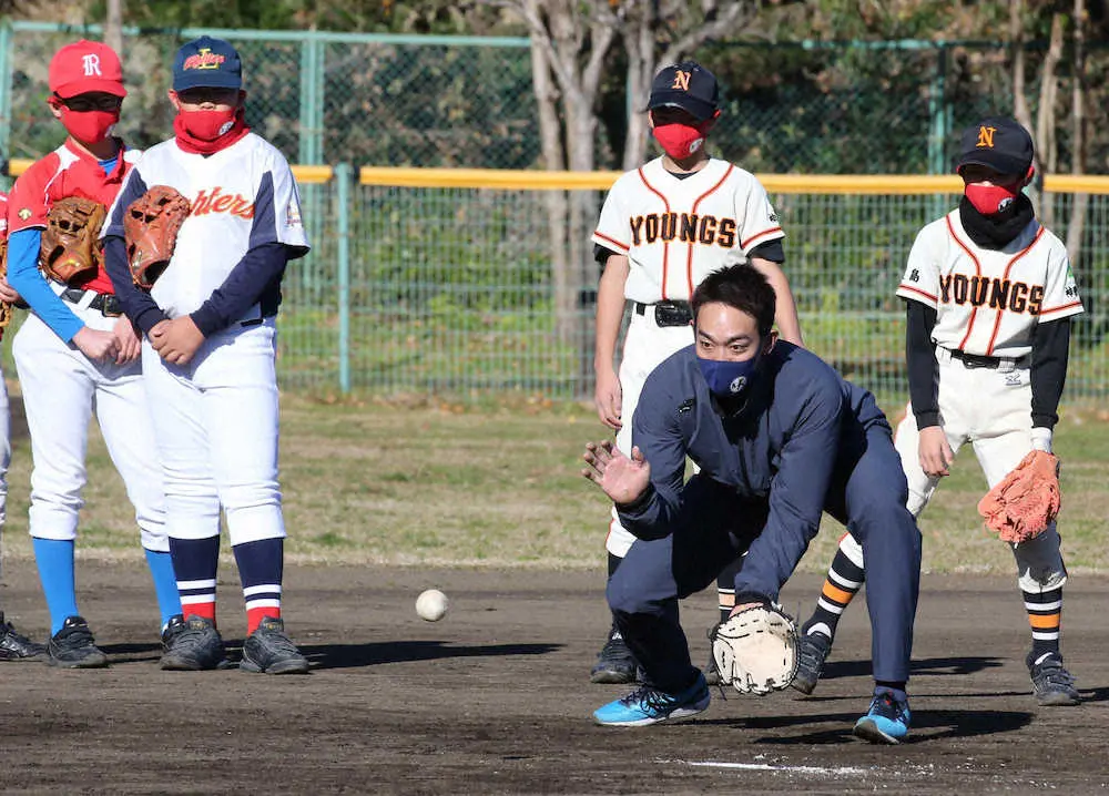 レッズ・秋山　女子選手3人とともに野球教室　「こういうきっかけで色んな輪ができてくれば」