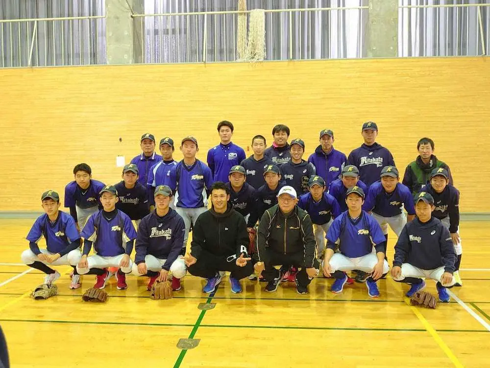巨人・矢貫3軍投手コーチが地元・福島で野球教室「将来、ジャイアンツのエースに」と期待