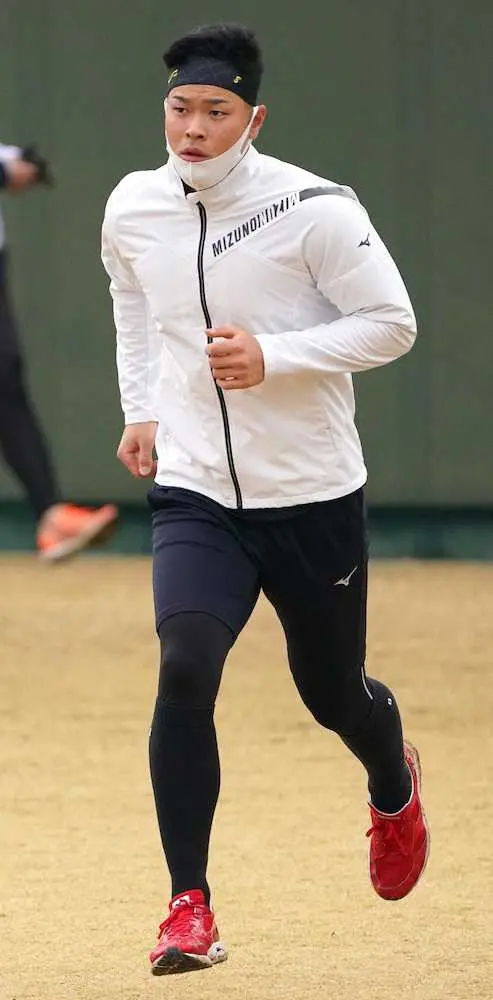 阪神・佐藤輝、左膝の回復は順調　「治すことを重点的に」強化指定練習終える