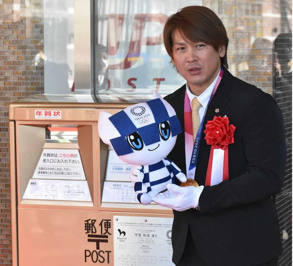 ソフトバンク・甲斐　来年は笑顔お届けしたい　ゴールドポスト除幕式で日本一奪回誓った