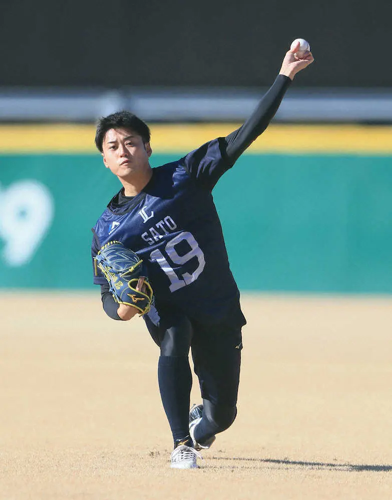 西武ドラ2・佐藤　初めてのブルペン投球は撮影し“研究”　卒論のテーマは自身の投球フォーム