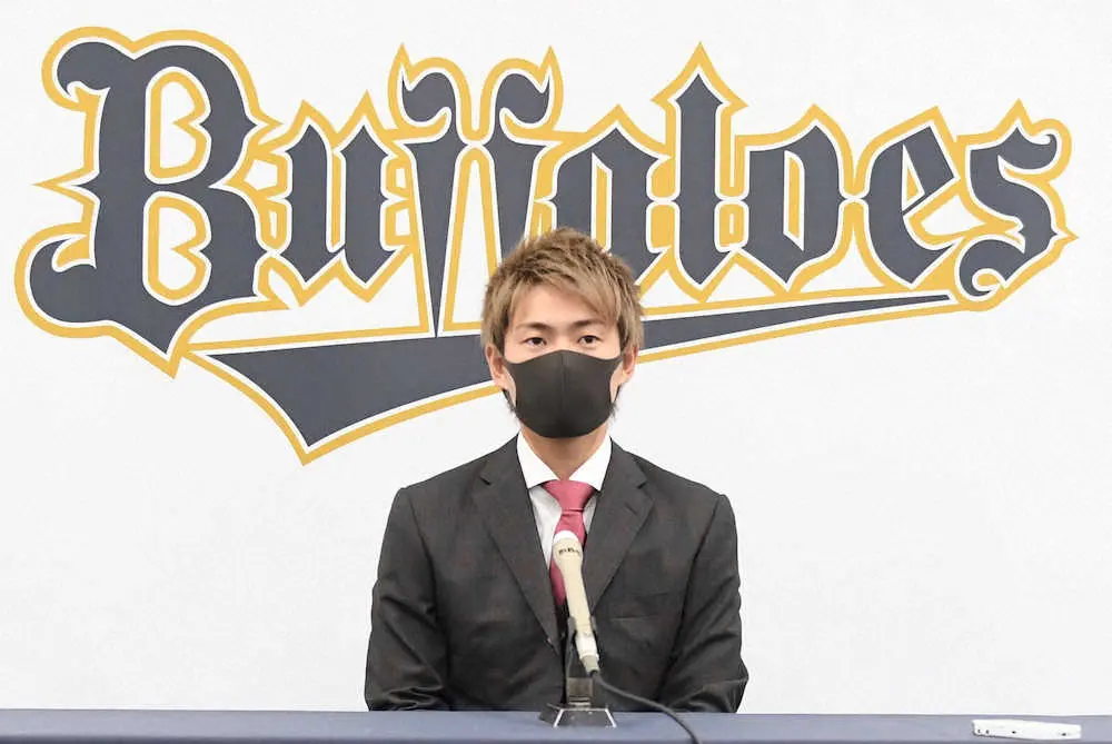 オリックス山岡　1300万円減の7200万円で更改「今季はフルで貢献を」