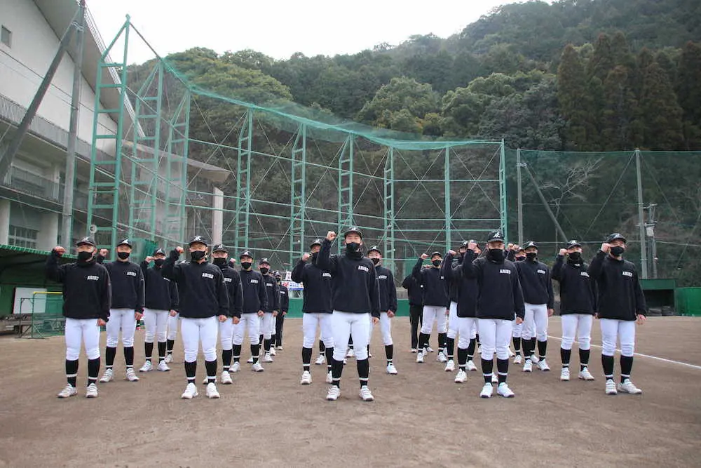 【画像・写真】有田工センバツ初出場　梅崎監督「感無量。夢がやっとかなうと思うと選手たちに感謝しかない」