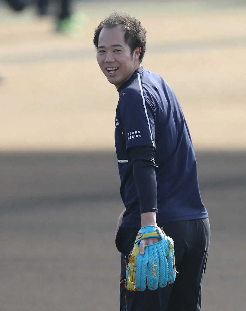 【画像・写真】阪神　先乗り自主トレは初日から豪雨…青柳「僕のせいではないです！」選手は「イチにカケル」Tシャツ着用