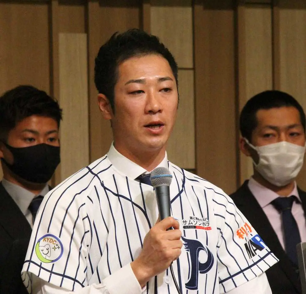 福岡北九州フェニックス・西岡兼任監督「1人でも多くハッピーにさせたい」NPBへの道切り開く