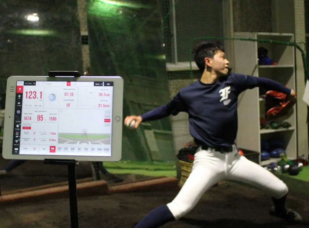 福岡・PBS野球塾　塾生の技術向上へ、トラッキングシステム指導を開始