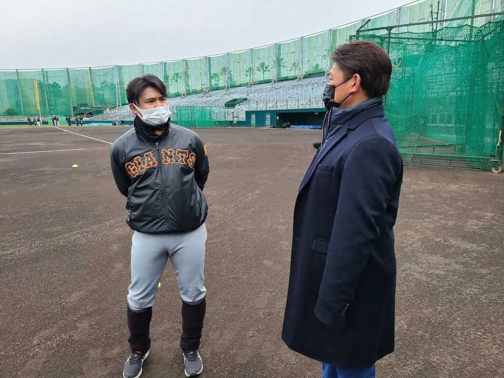 松坂大輔氏が巨人の3軍キャンプを視察　「松坂世代」の杉内3軍投手コーチにインタビューも