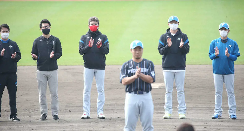 日本ハム・近藤選手会長が3本締めであいさつ「楽しい明日にしたい。常にそう思って毎日努力していこう」