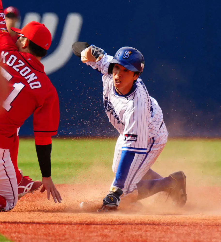 DeNA育成1位・村川がオープン戦でプロ“初盗塁