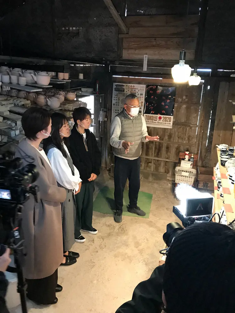 ジャパンメンバーとOGが肥前吉田焼の窯元「副千（そえせん）製陶所」を訪れ、PR動画を収録