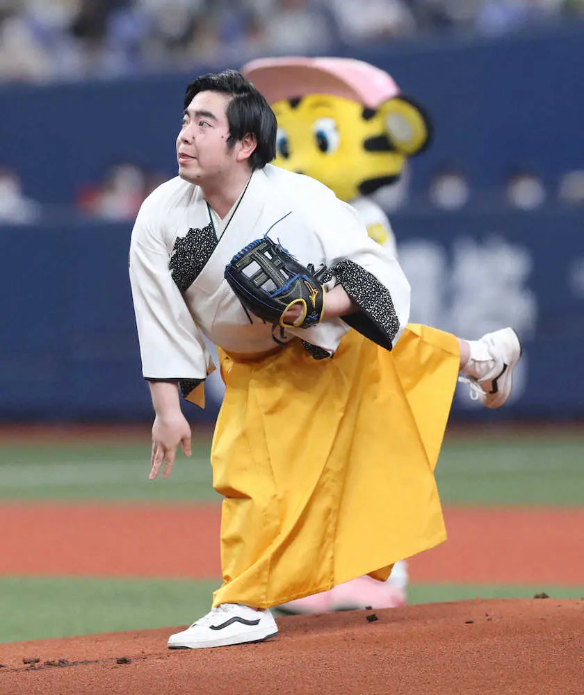 演歌歌手の徳永ゆうきさんが阪神―ヤクルト戦の国歌独唱&始球式「球場入りして100球投げ込んだ」