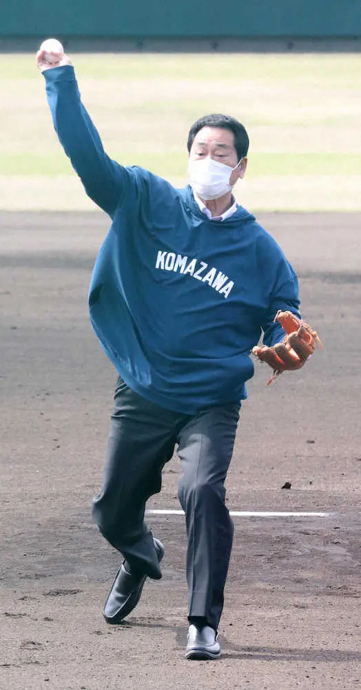 中畑清氏が東都大学野球開幕戦で始球式「夢の続きがあると知ってもらいたい」