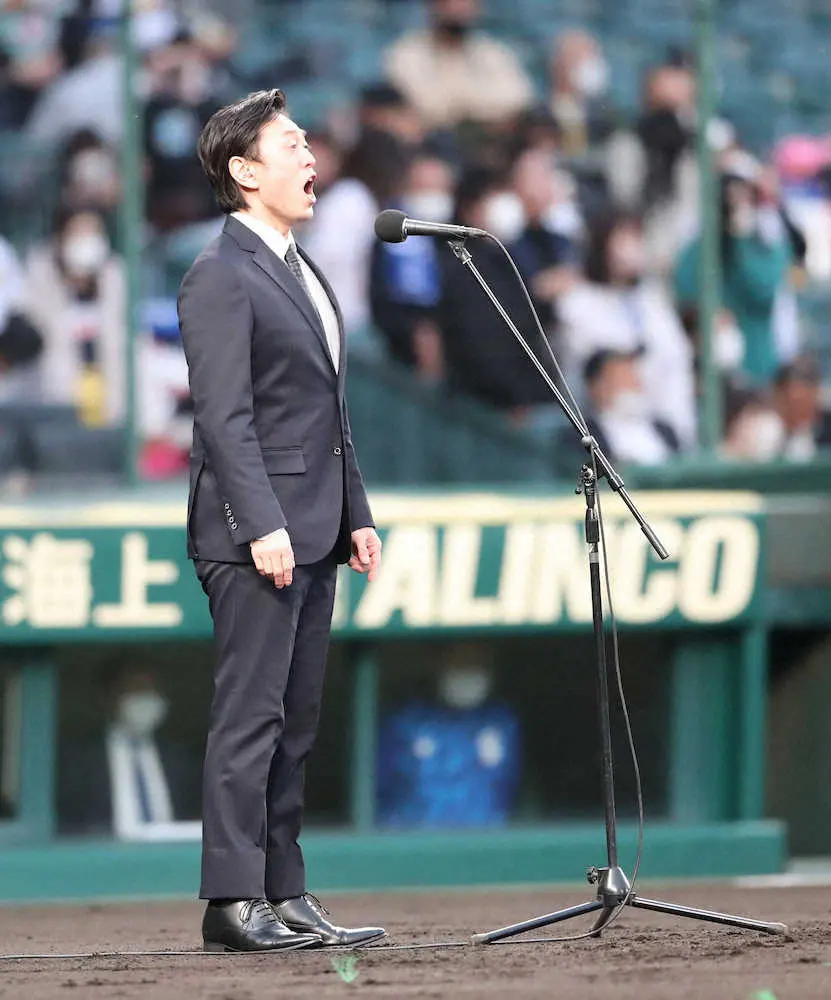 阪神ファンの飯田洋輔「心を込めて」甲子園で国歌独唱