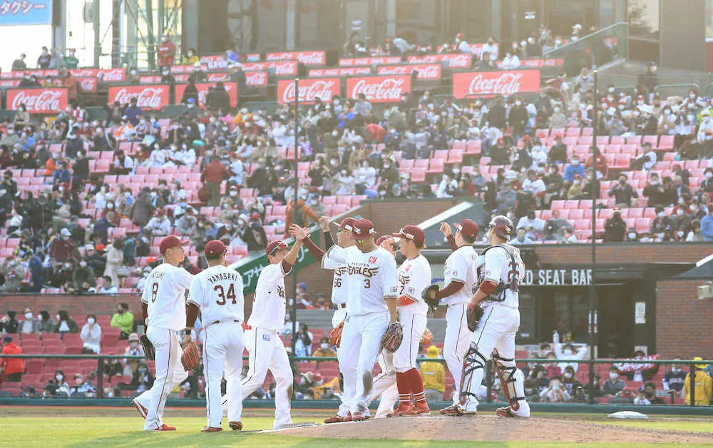 【画像・写真】楽天・西川が移籍後初本塁打「今日、来たファンはラッキー」　岸も感謝「一番大きかった」