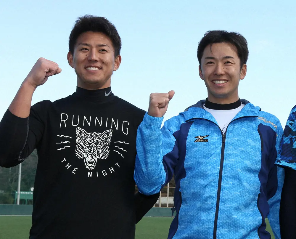 2014年1月、一緒に合同自主トレを行った福井優也（左）と斎藤佑樹