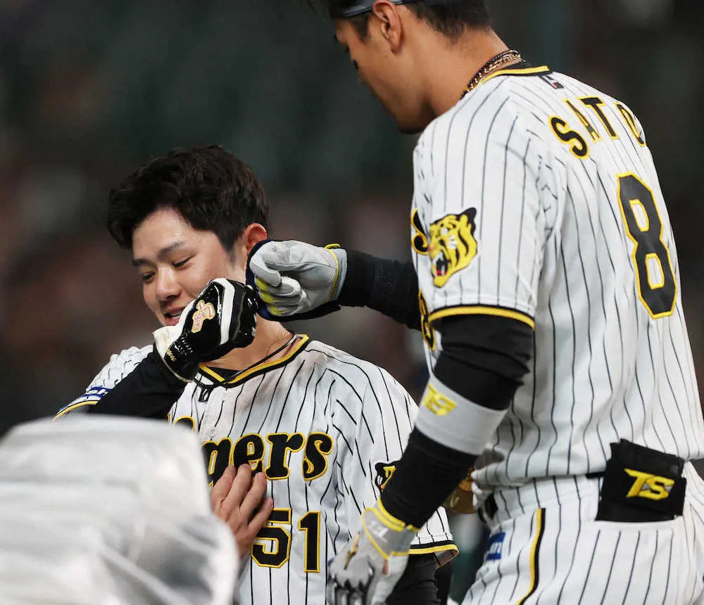 阪神の新1番・中野の安打が佐藤輝弾呼ぶ「持ち味の積極性を変えずに振っていこうと」