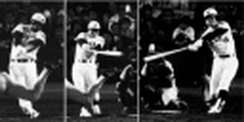 ＜１９８５年４月１７日・阪神―巨人（甲子園）＞バックスクリーン３連発（左から）ランディ・バース、掛布雅之、岡田彰布