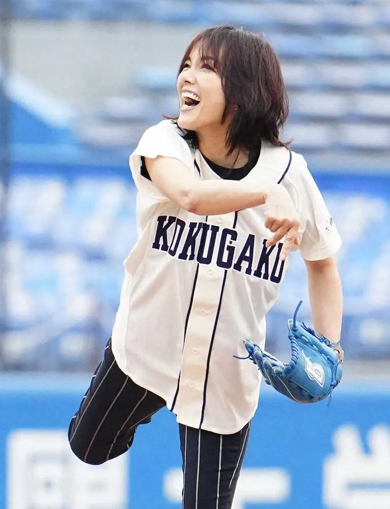 東都大学野球　国学院大に在籍の相川七瀬が始球式「緊張しました」