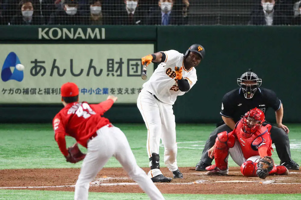 逆転打の巨人・ポランコが日本語で「最後まであきらめません」と絶叫　新助っ人は早くも3度目V打