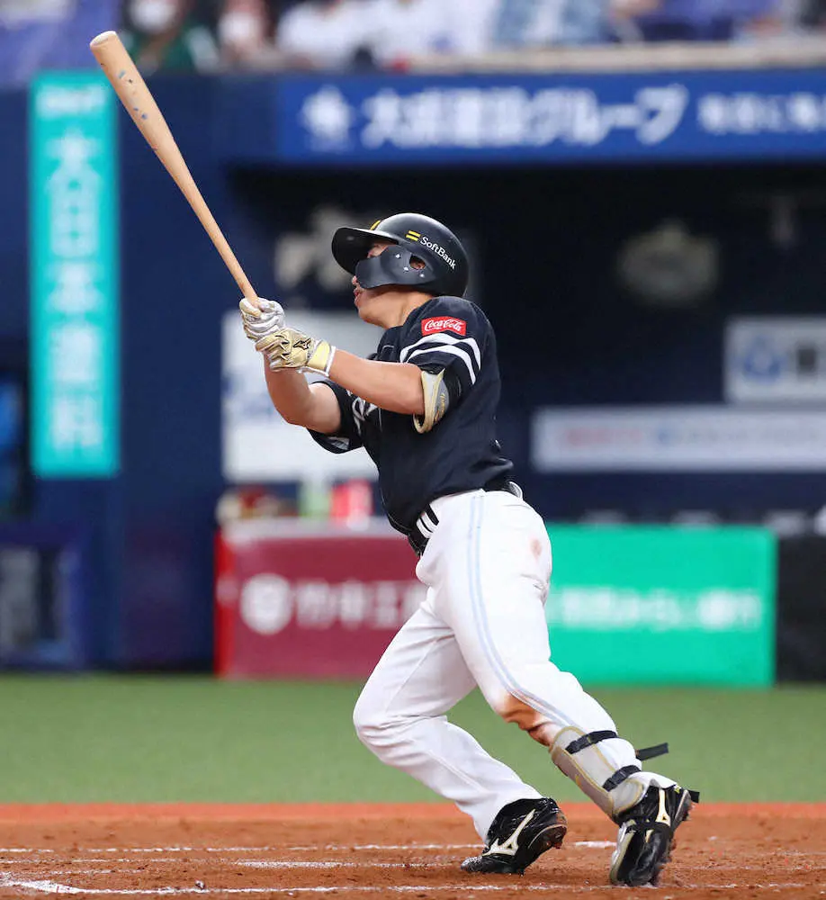 5回無死一塁、野村勇は先制の中越え2点本塁打を放つ（撮影・後藤　大輝）