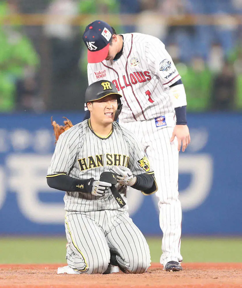 阪神・大山　マルチ安打も左足痛め3回途中交代、矢野監督も心配「無事を願っている」