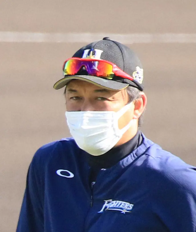 日本ハムの金子誠野手総合兼打撃コーチ
