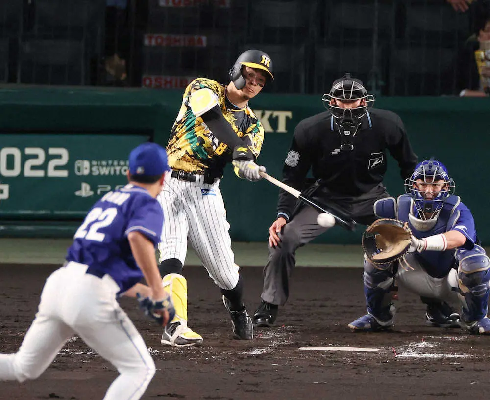 【画像・写真】左ズラリ！阪神の新クリーンアップが4球で大野雄攻略　中野＆佐藤輝の安打に糸井が適時打で反撃ののろし