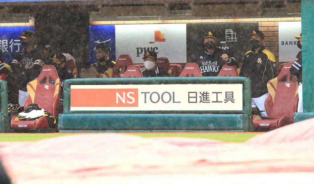 ソフトB今季ワースト4連敗　藤本監督「バット振らないと」6回までに12残塁　雨天コールドで楽天に4差