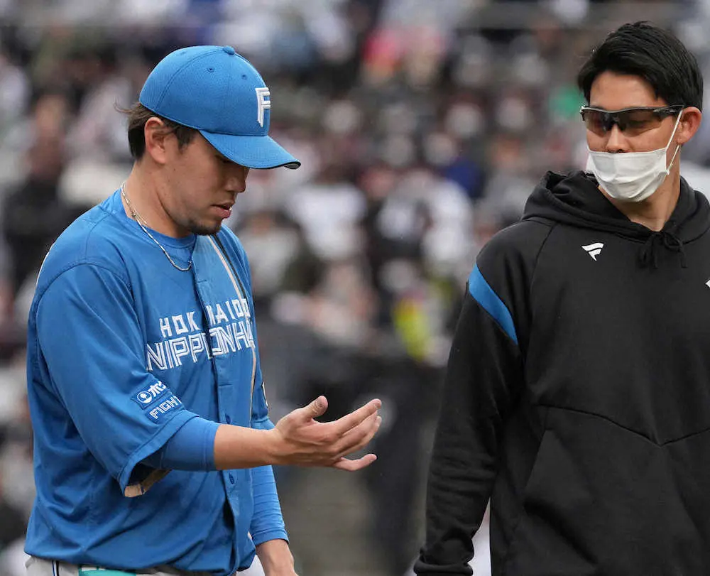 右手のひらに打球直撃で負傷降板の日本ハム・西村　病院には行かずアイシング処置