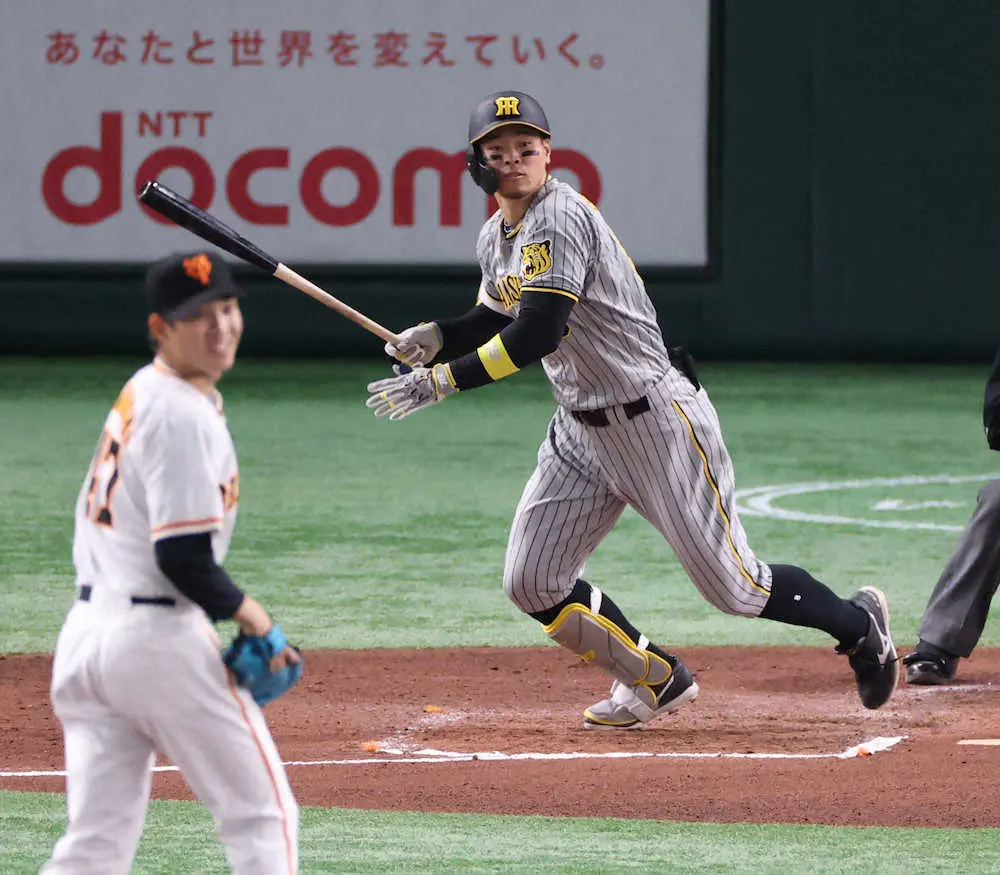 阪神・佐藤輝　逆転の口火切る二塁打　「初球から積極的に。いい結果になった」　6連勝に貢献