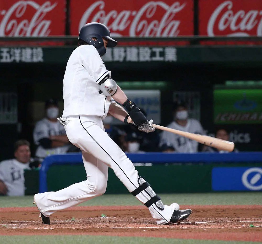 【画像・写真】西武・源田が「右足舟状骨骨挫傷」で抹消　6日の日本ハム戦で右足首付近に自打球