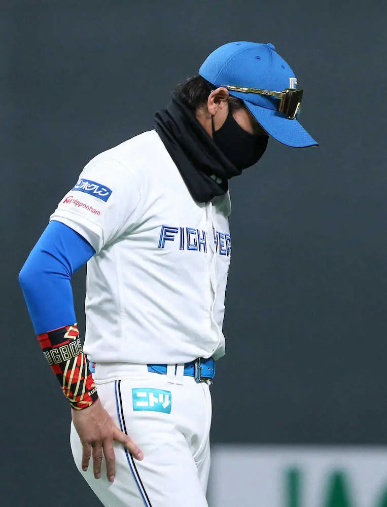 【隠しマイク】日本ハム・新庄監督　肩を外して捕球する“秘技”に「本当なんだけど…」