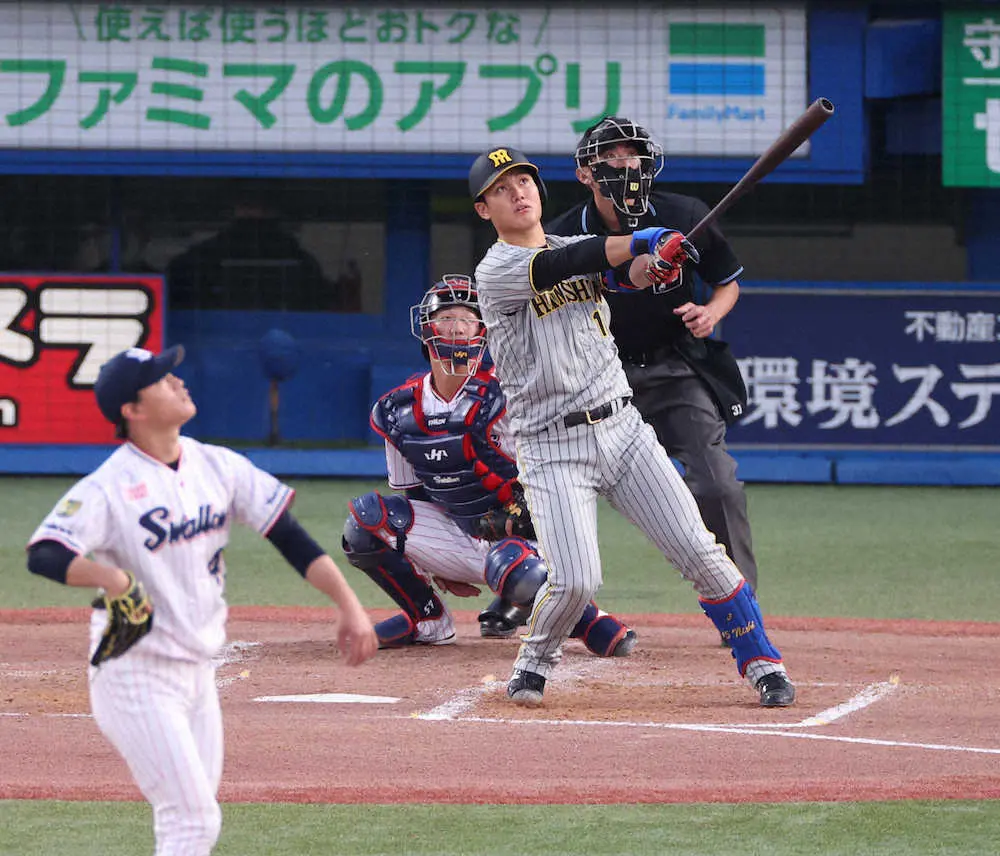 阪神「8番・投手」の西純“驚弾”「打った自分が一番びっくり」プロ初本塁打を左翼席中段に