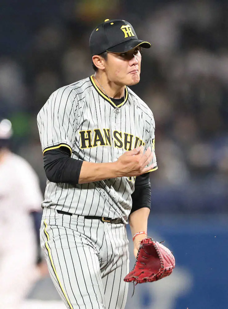 阪神・西純、チーム4年ぶり本塁打＆完投勝利　先発投手の「9番」以外での一発は64年ぶり