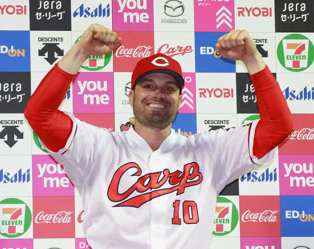 連敗止めた来日初満塁弾の広島・マクブルーム「正直、人生で初めてだと思う。最高です」