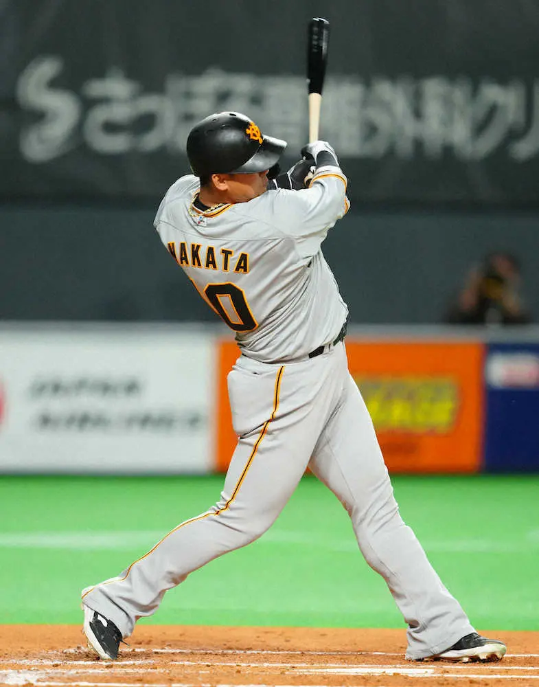 巨人・中田翔が札幌ドームで大暴れ！　古巣戦初スタメン、第1打席で安打　前夜から3の3、打率10割！