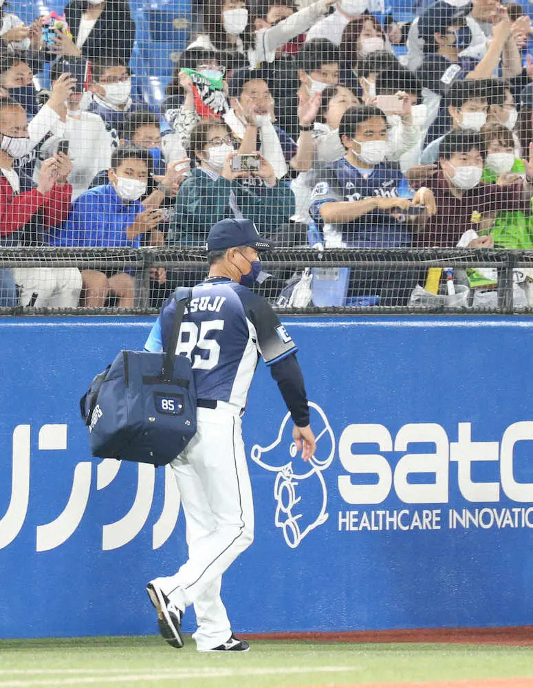 【画像・写真】西武・辻監督　古巣のヤクルトに零敗を喫し「小川ひとりにやられた」