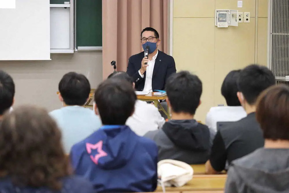 広島OB・野村謙二郎氏　広島大を初指導　客員教授として座談会も　「明るいキャンパスの手助けを」