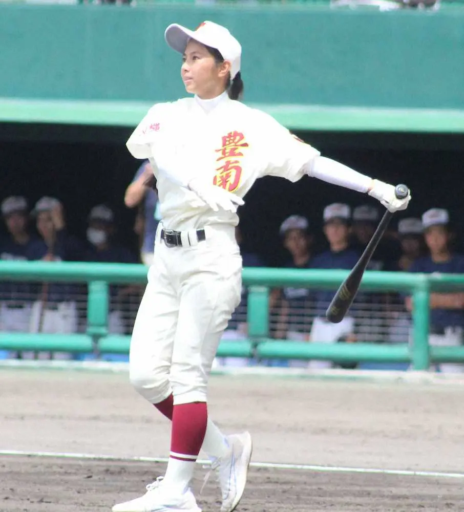 豊見城南　大谷寿音さんが試合前“ラスト”ノック「いいプレーできるようにという思いを込めて打ちました」