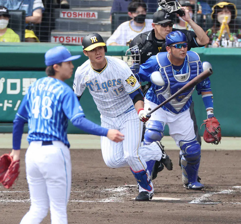 阪神・西純、またもバットで魅せた!　2回に先制の適時二塁打　塁上で喜び爆発
